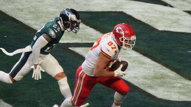 Chiefs tight end Travis Kelce scores with Eagles safety Marcus Epps in pursuit during Kansas City's 38-35 win over Philadelphia in Super Bowl LVII on Feb. 12, 2023.